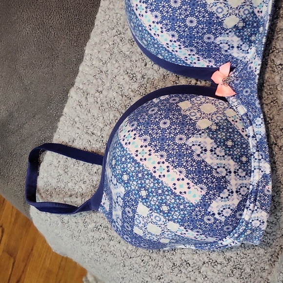 Victoria's Secret Bra - Picture 2 of 7